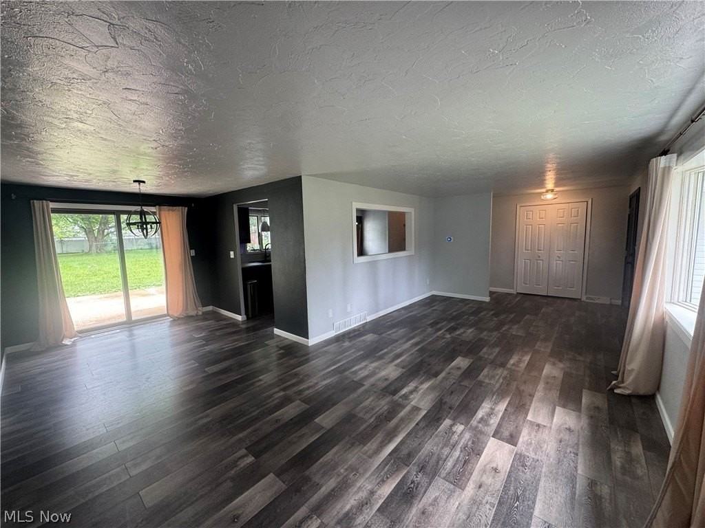 4173 Cambridge Ave - Photo 4 of 28