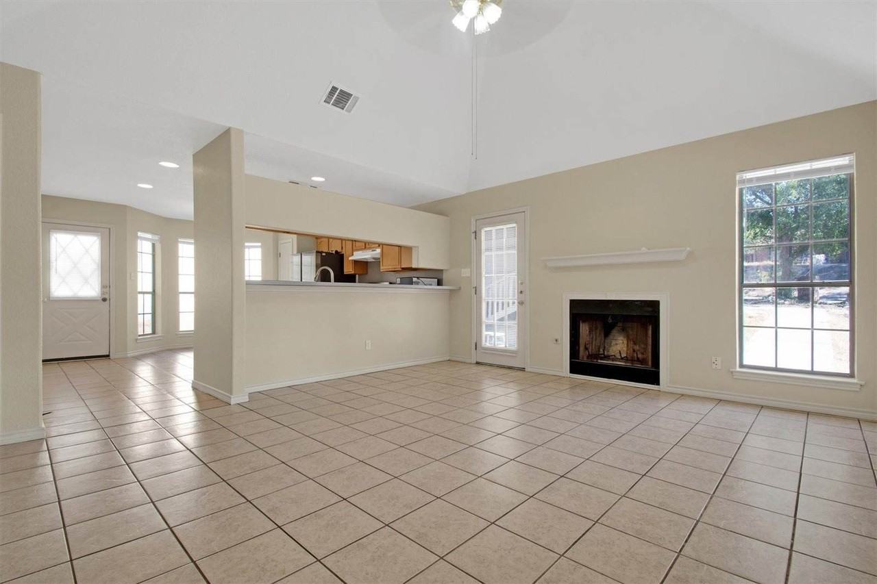 2016 Castle Gate Cir - Photo 4 of 16