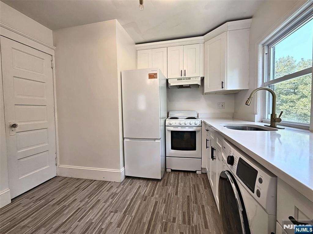 111 Grand Ave - Photo 3 of 20
