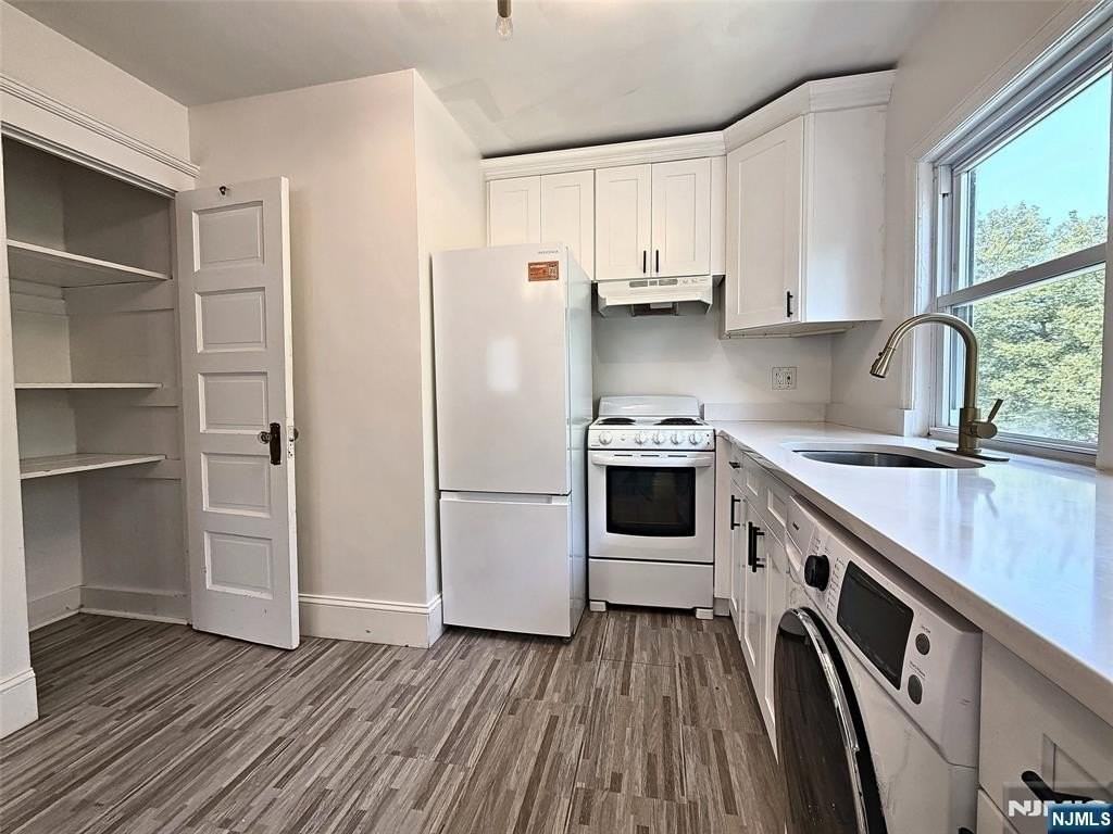 111 Grand Ave - Photo 5 of 20