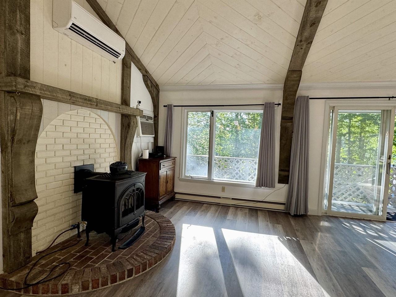 22 Hillside St - Photo 6 of 43