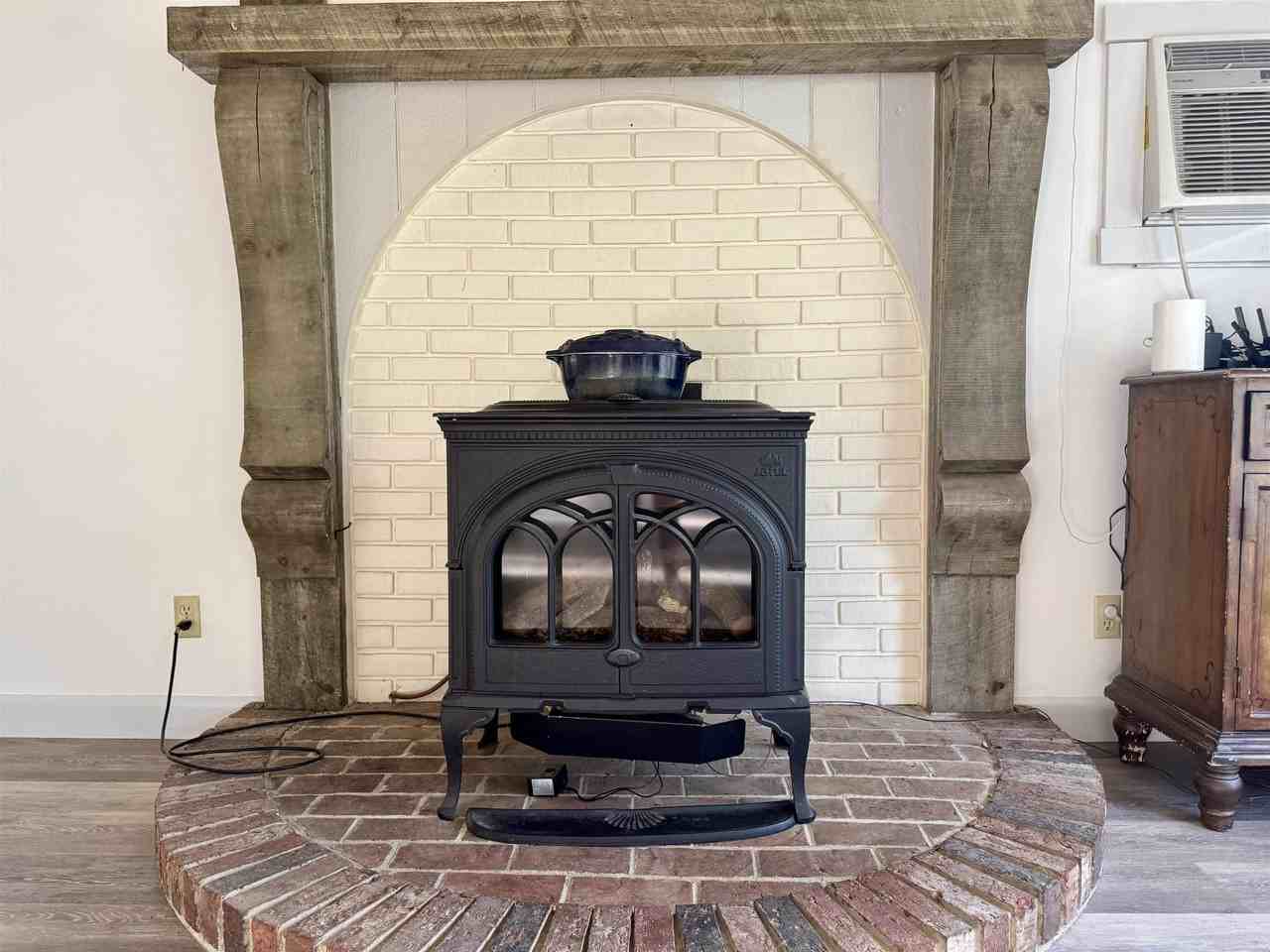22 Hillside St - Photo 7 of 43