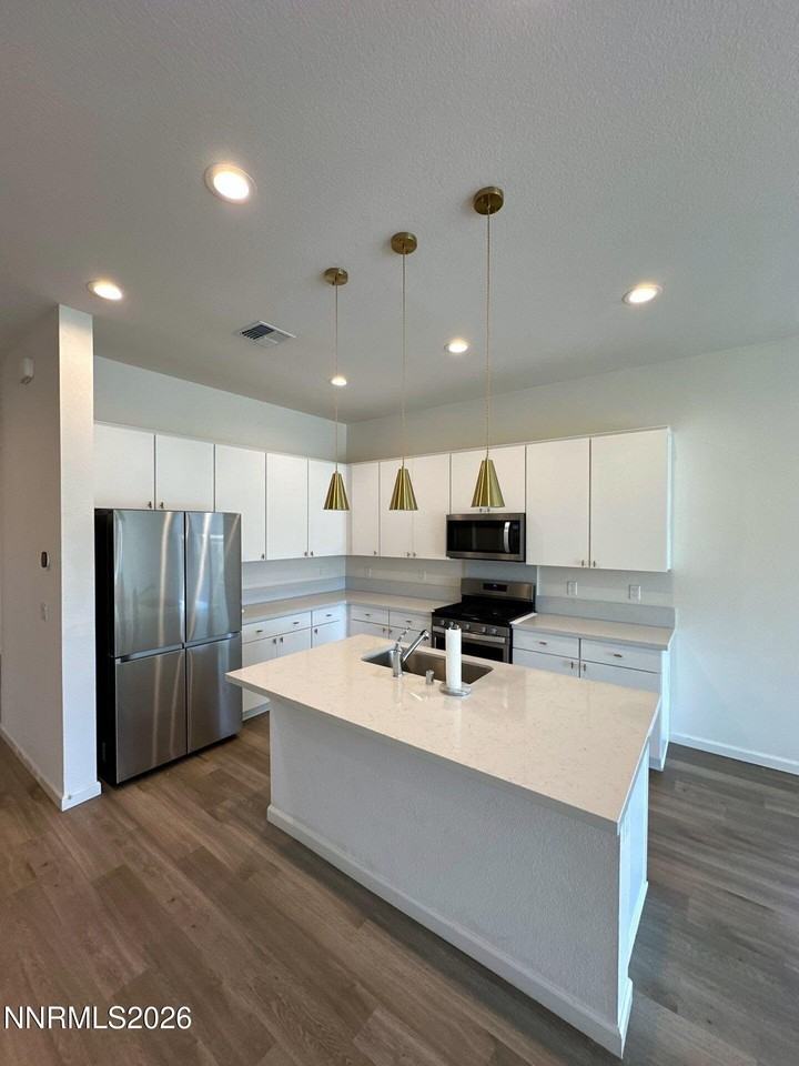 7860 Hoback Dr - Photo 3 of 15