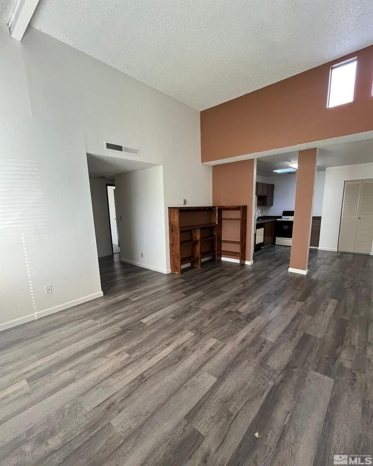 1005 Baywood Dr Apt B - Photo 5 of 14
