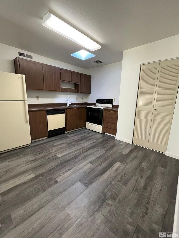 1005 Baywood Dr Apt B - Photo 6 of 14