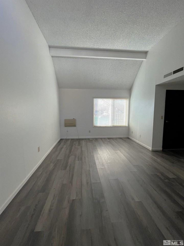 1005 Baywood Dr Apt B - Photo 7 of 14