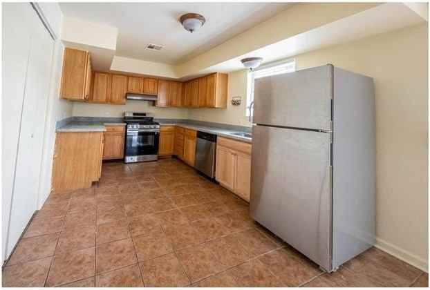 1422 Carrollton Ave - Photo 7 of 14