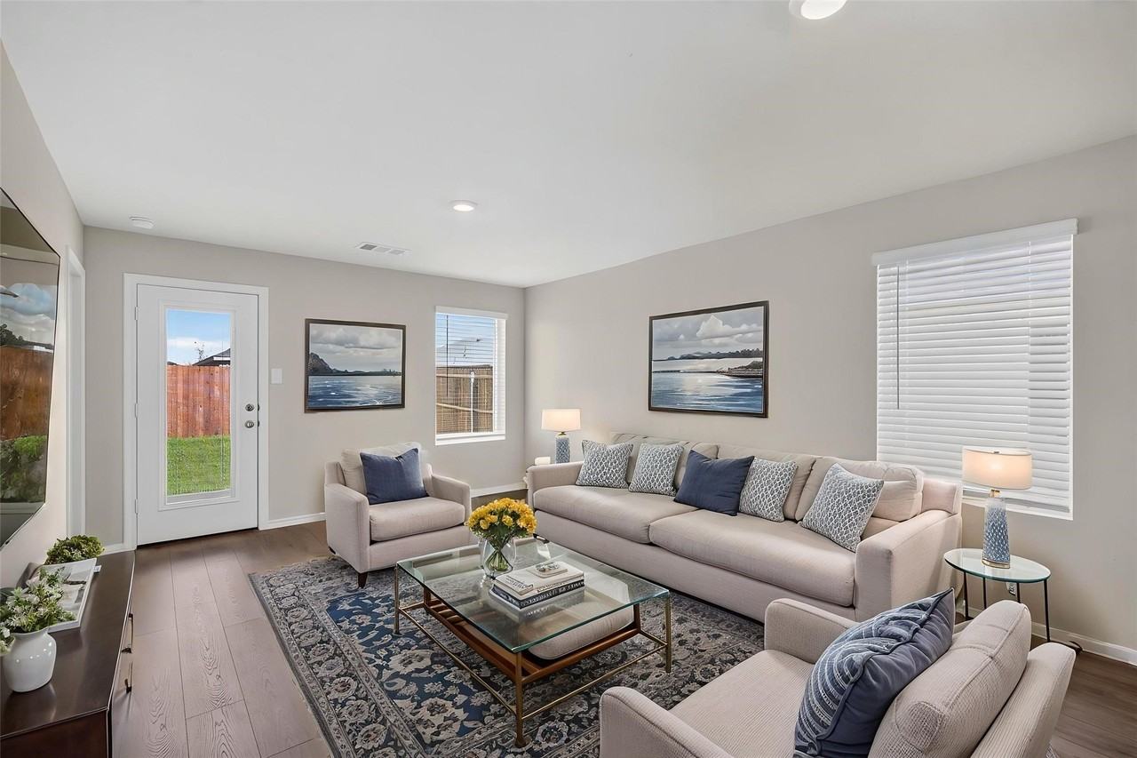 1817 Teton River Dr - Photo 2 of 31