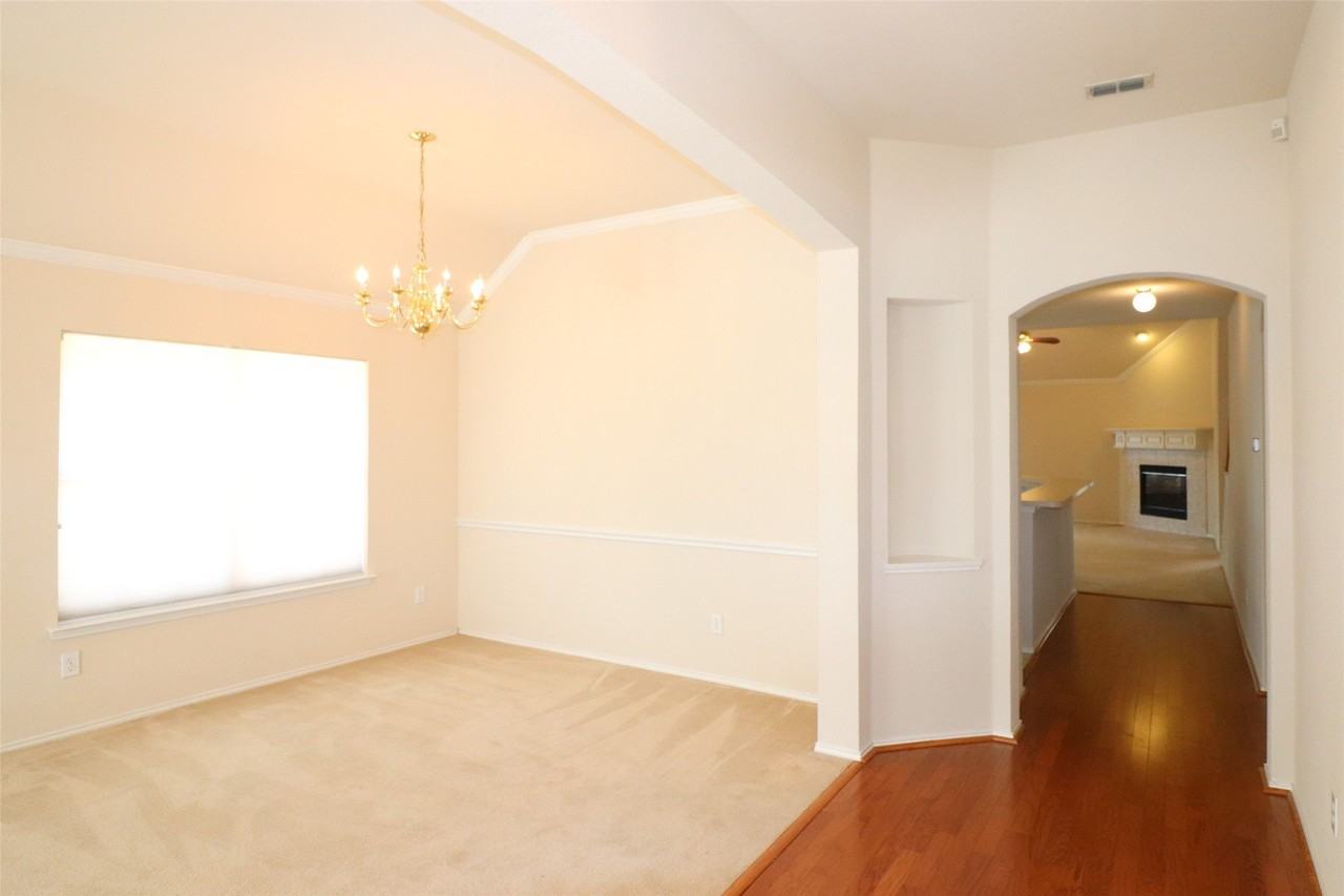 7901 Stonehaven Ln - Photo 7 of 39