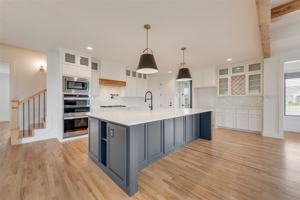 featured image of 1001 Devoss Ct