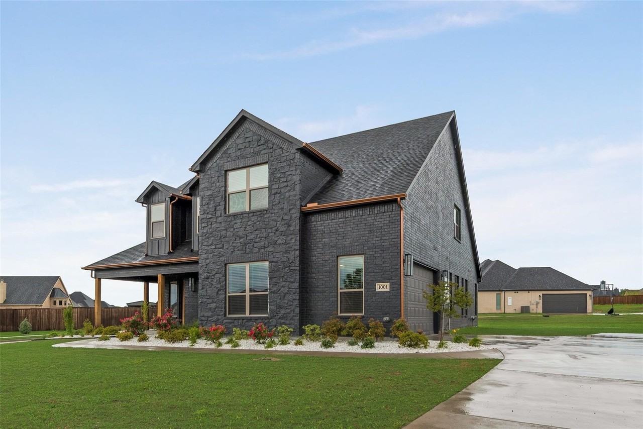1001 Devoss Ct - Photo 4 of 21