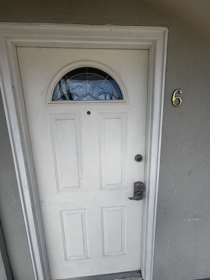 1359 Lewis St #6 - Photo 3 of 13