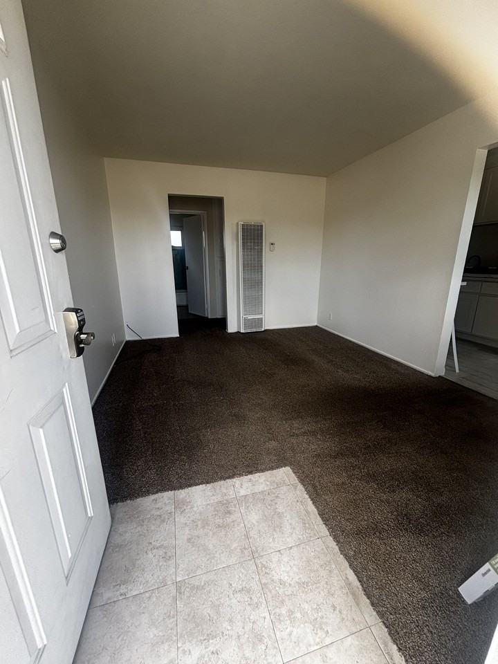 1359 Lewis St #6 - Photo 4 of 13