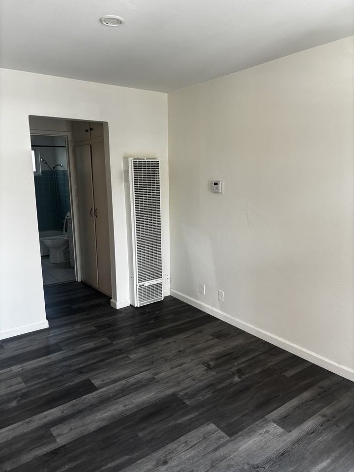 1359 Lewis St #6 - Photo 5 of 13