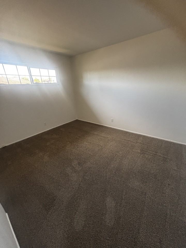1359 Lewis St #6 - Photo 6 of 13