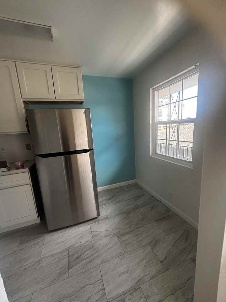 1359 Lewis St #6 - Photo 7 of 13