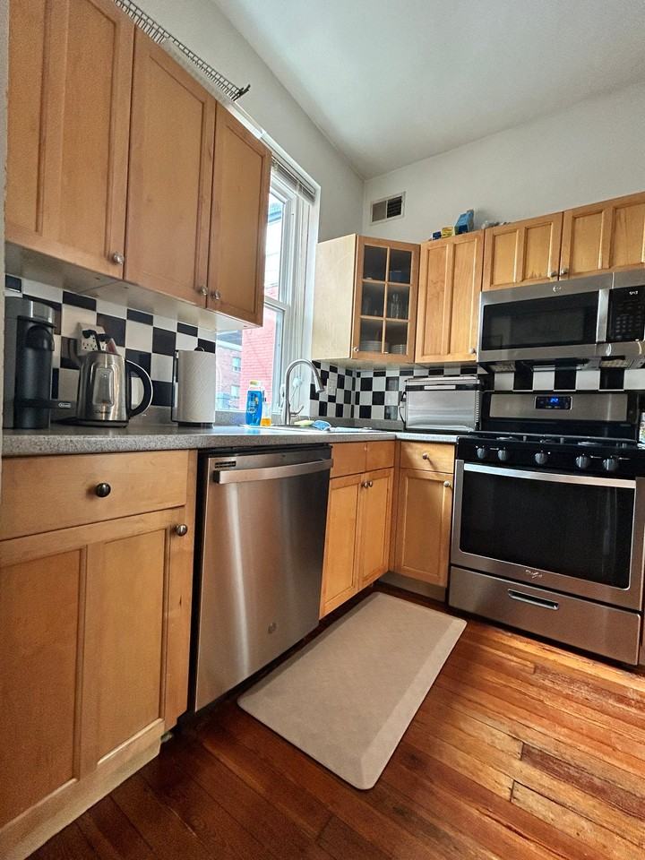 710 7th St Ne - Photo 5 of 12