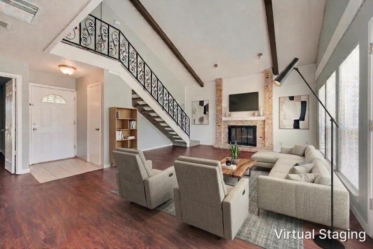 209 N Saint Johns Dr - Photo 2 of 22