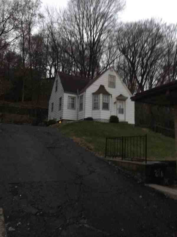 226 Johnson St #REAR - Photo 2 of 14