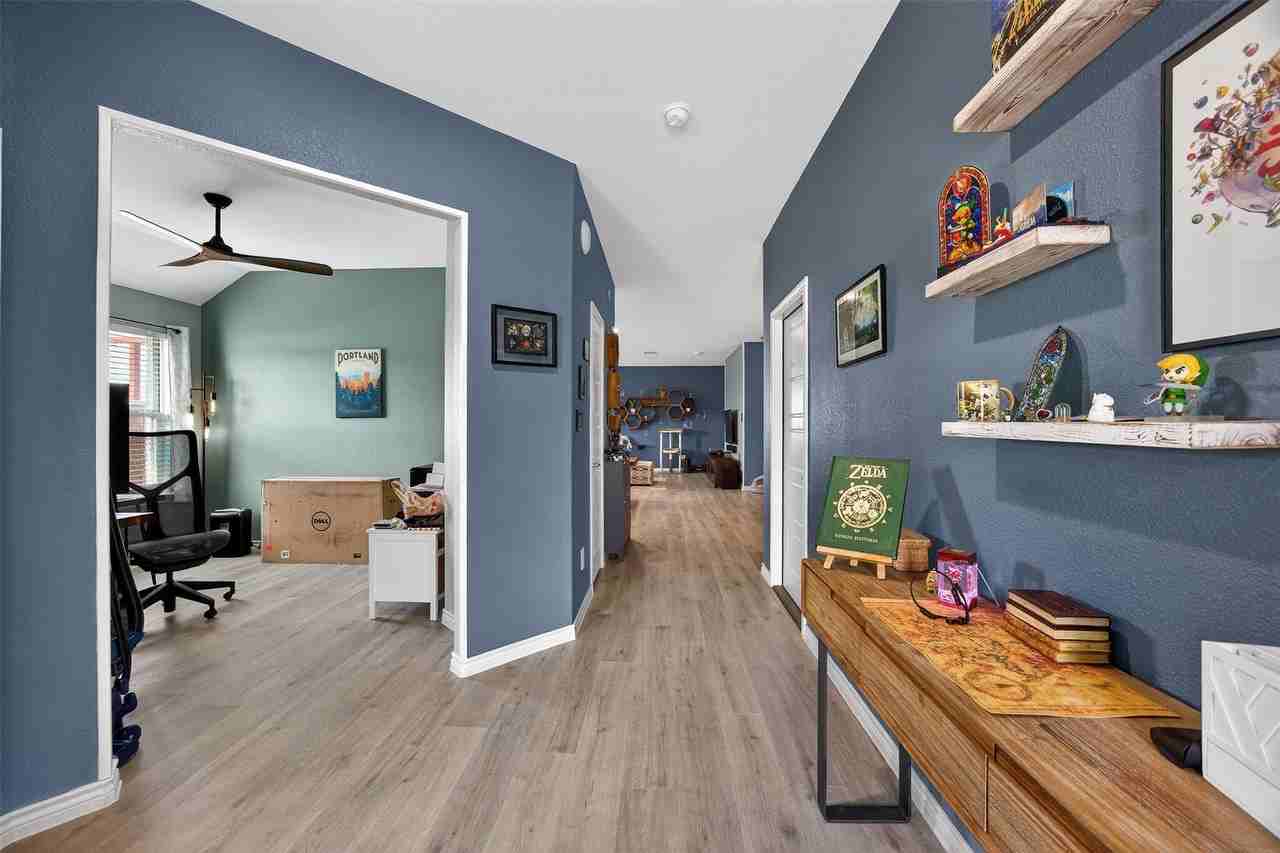 10201 Torch Light Ln - Photo 4 of 32
