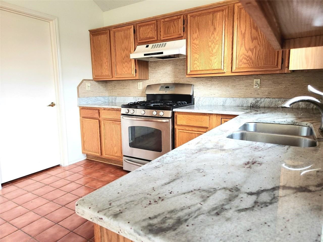 4346 Briar Hill Dr - Photo 2 of 11