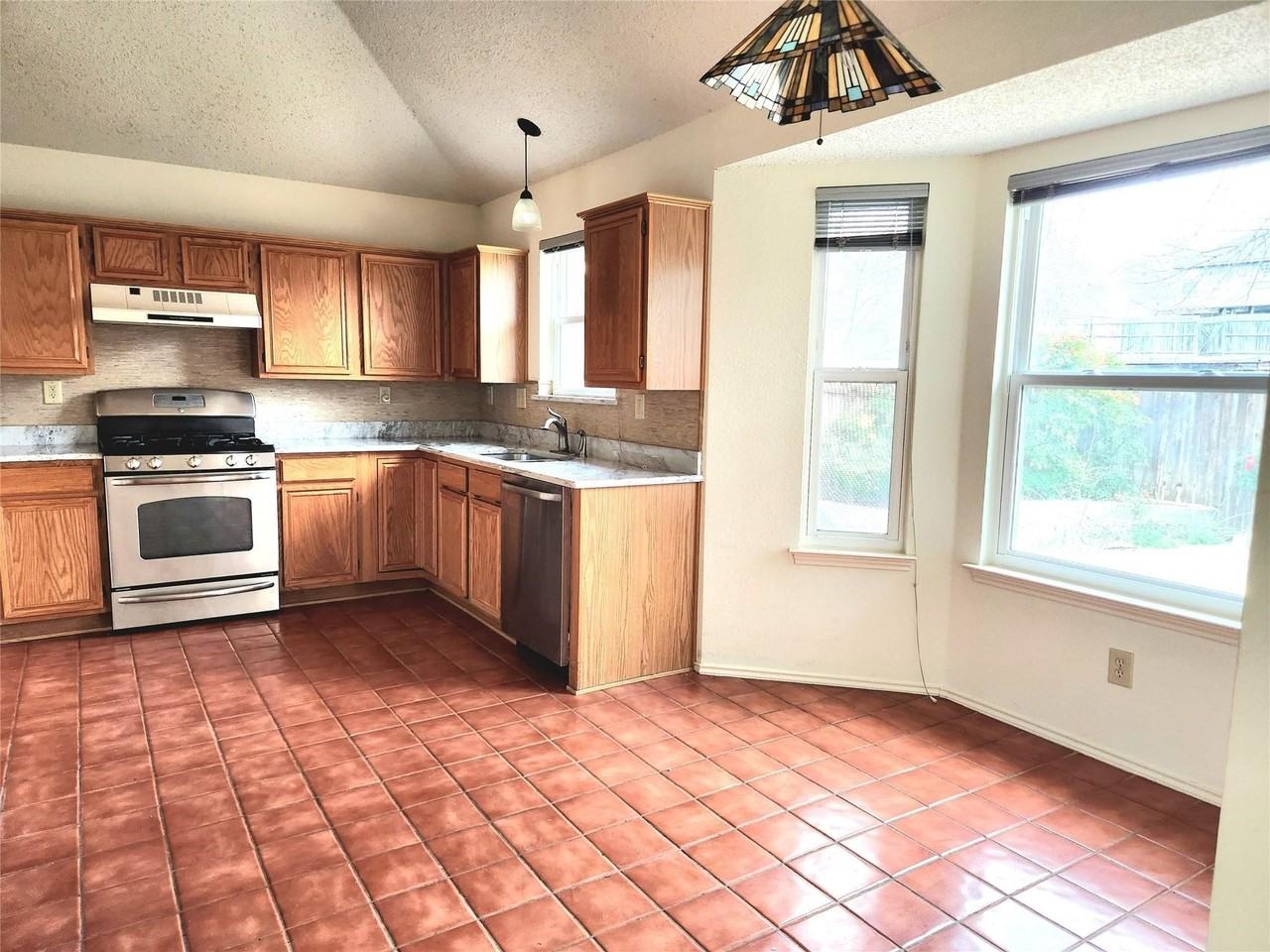 4346 Briar Hill Dr - Photo 3 of 11