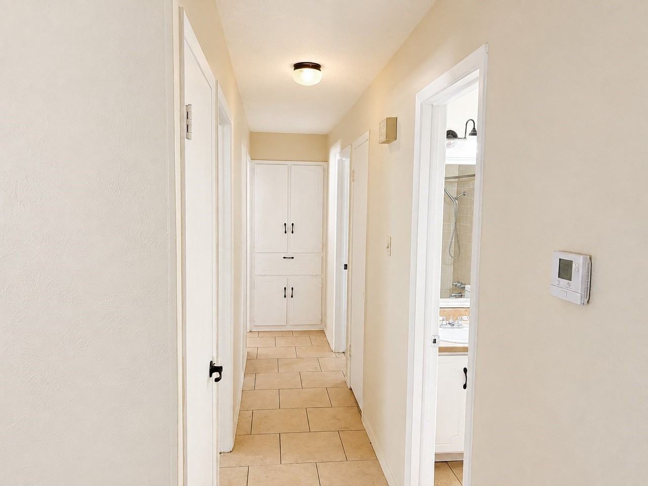 2025 Meadow Gln - Photo 7 of 15