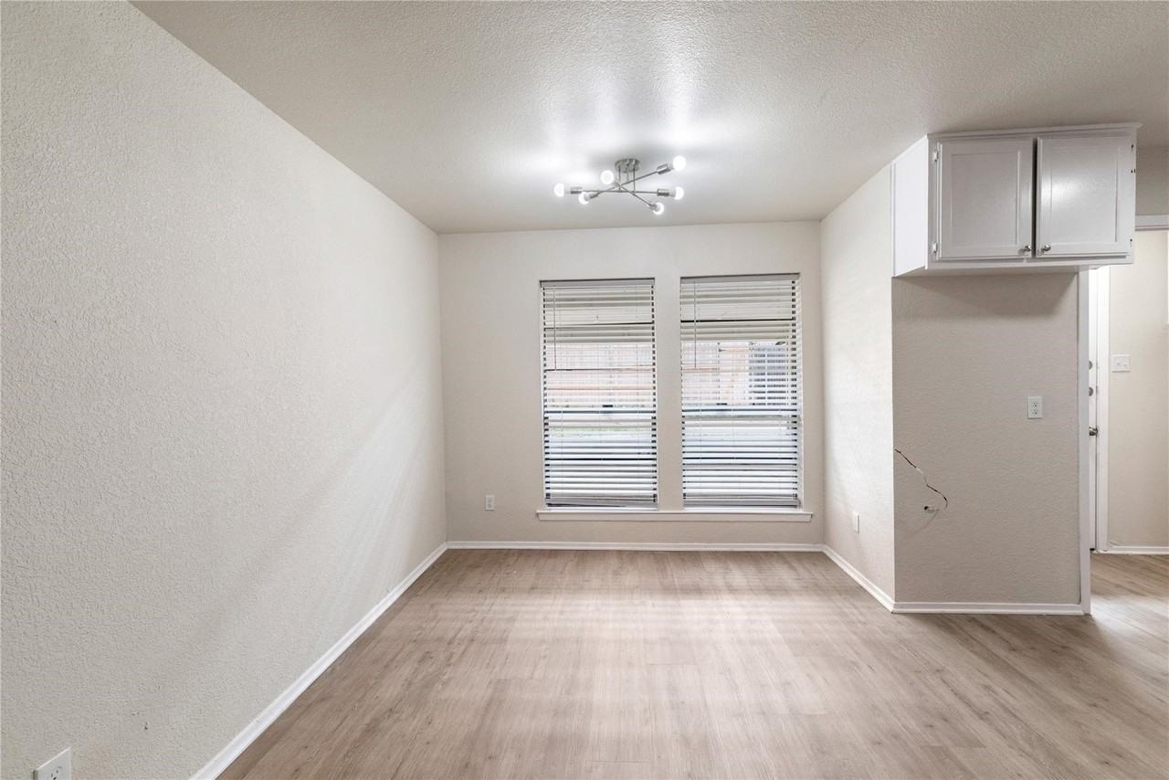 1610 Brown Trl - Photo 7 of 17