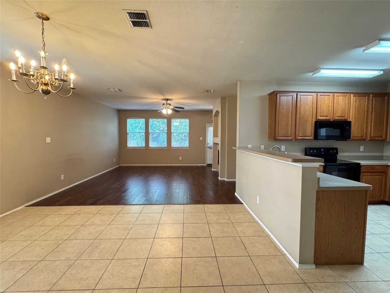 4001 Hawkins Dr - Photo 6 of 20