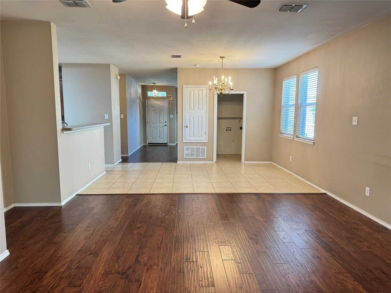4001 Hawkins Dr - Photo 7 of 20