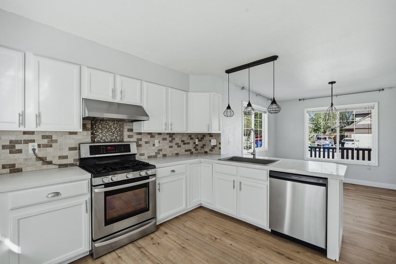 2056 Calhoun Ct - Photo 3 of 16