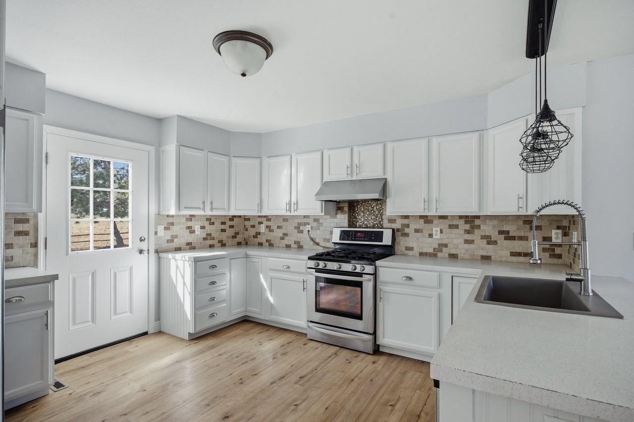 2056 Calhoun Ct - Photo 4 of 16