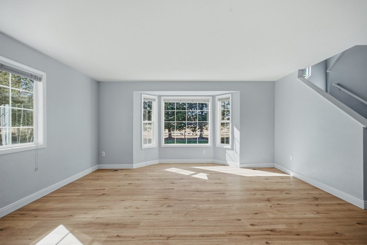 2056 Calhoun Ct - Photo 5 of 16