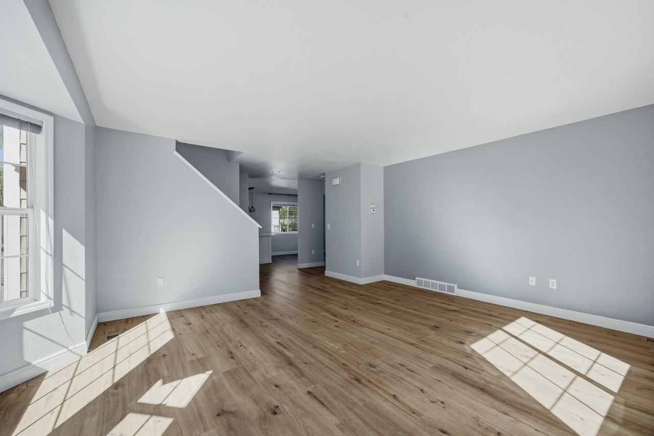 2056 Calhoun Ct - Photo 6 of 16