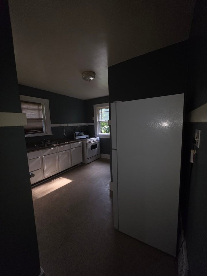 2230 N Sheridan Rd - Photo 2 of 10