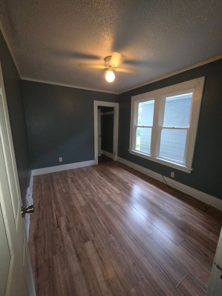 2230 N Sheridan Rd - Photo 5 of 10