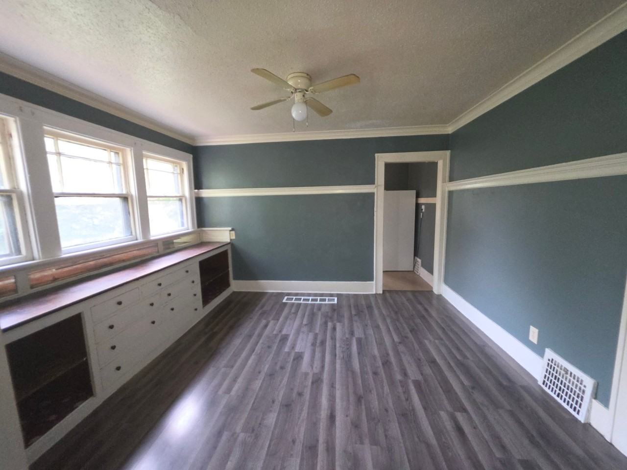 2230 N Sheridan Rd - Photo 6 of 10