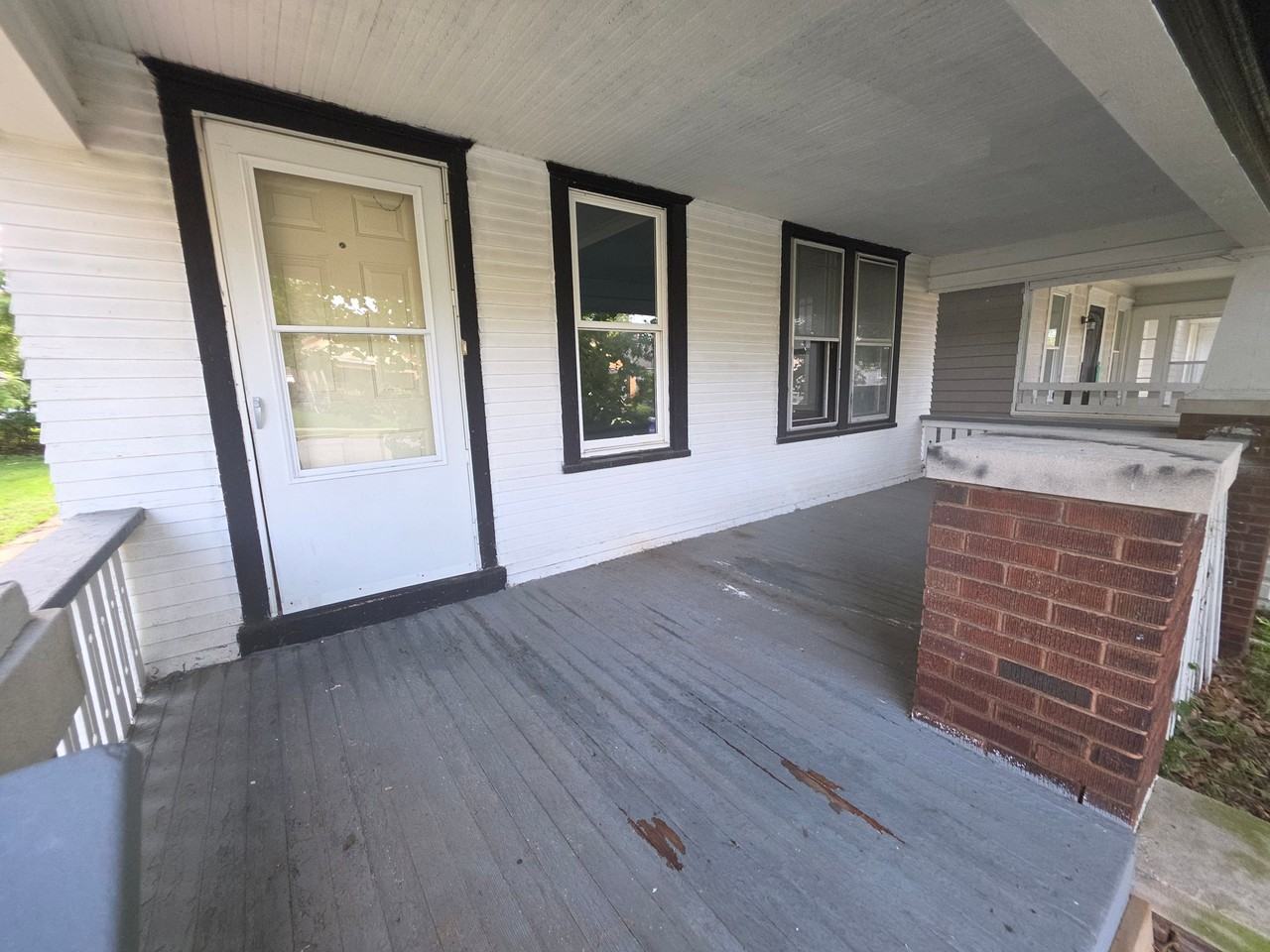 2230 N Sheridan Rd - Photo 7 of 10