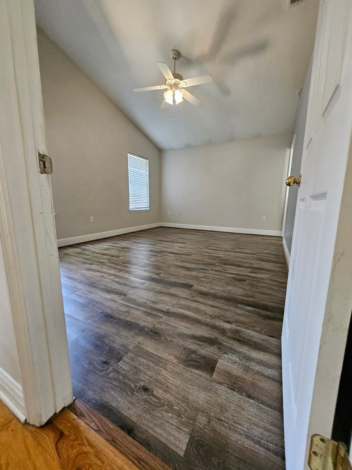 3316 Golden Rain Dr - Photo 7 of 14