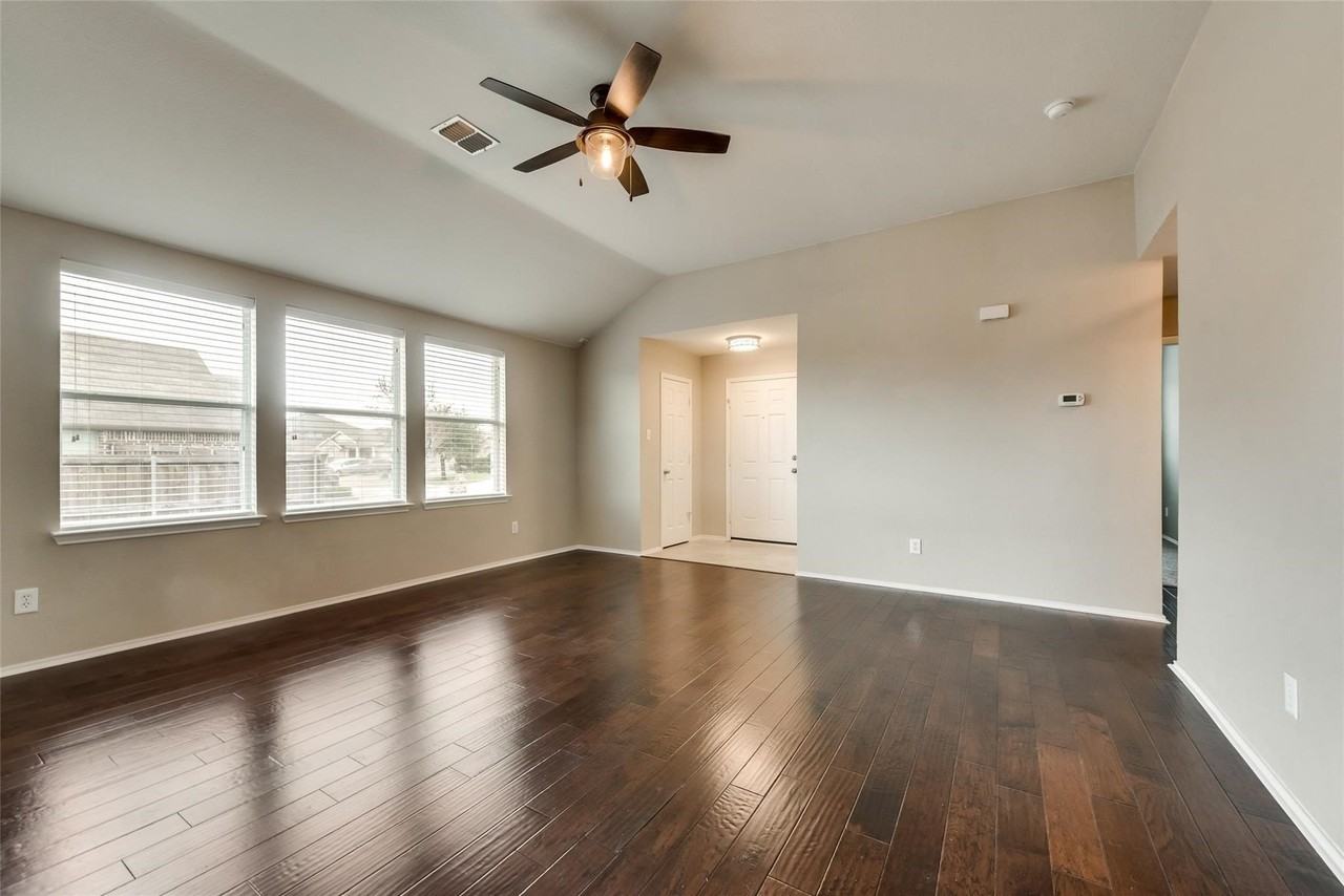 206 Spruce Trl - Photo 4 of 19