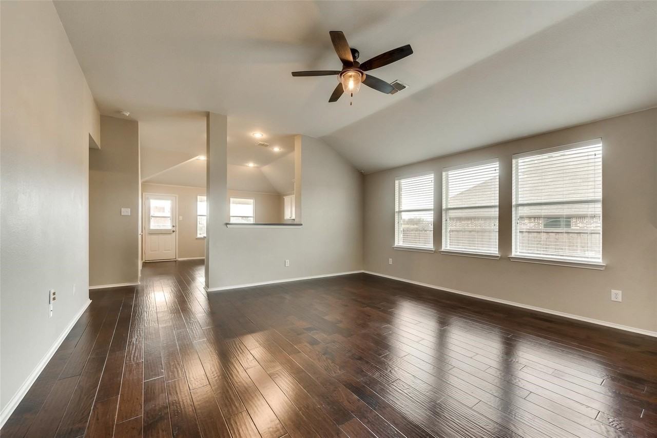 206 Spruce Trl - Photo 5 of 19