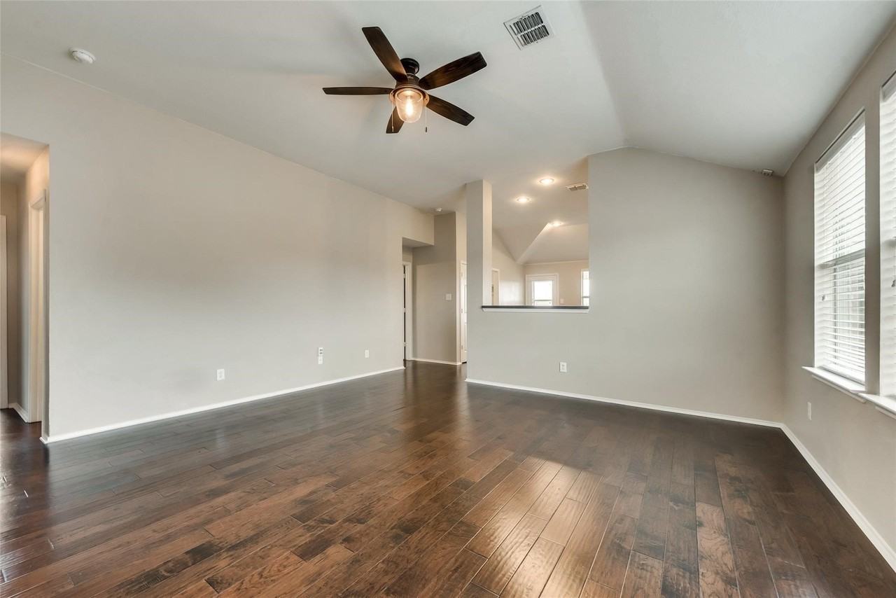 206 Spruce Trl - Photo 6 of 19