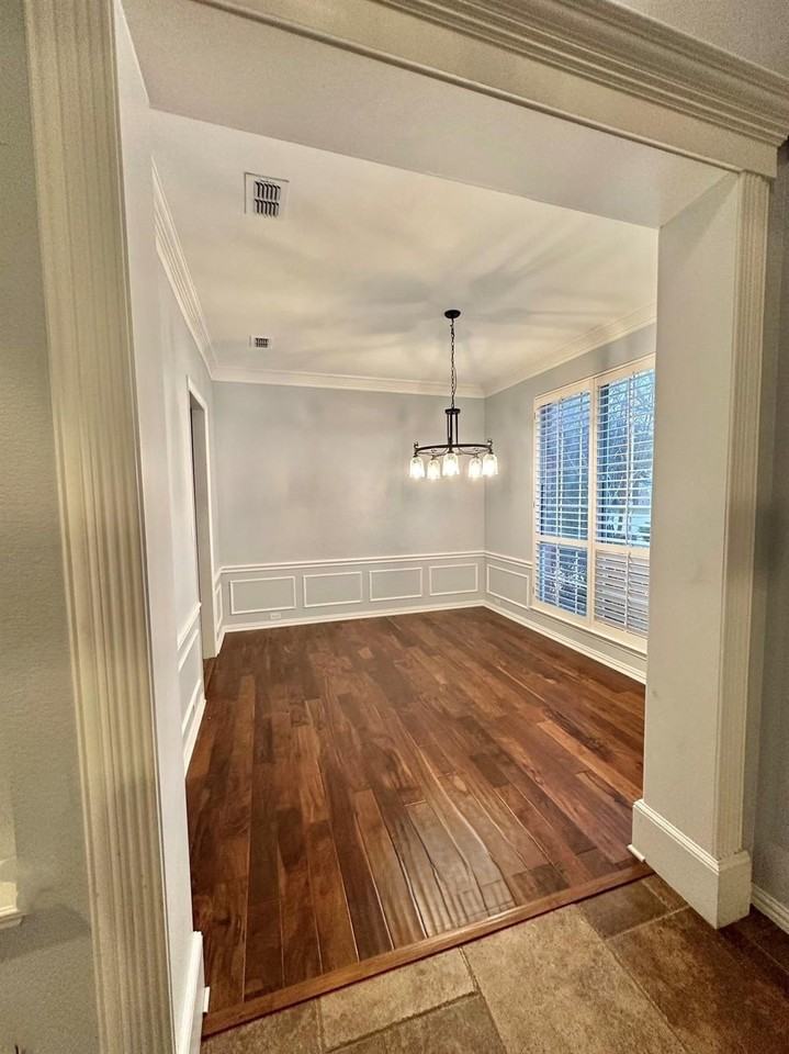 220 Redwood Dr - Photo 4 of 33