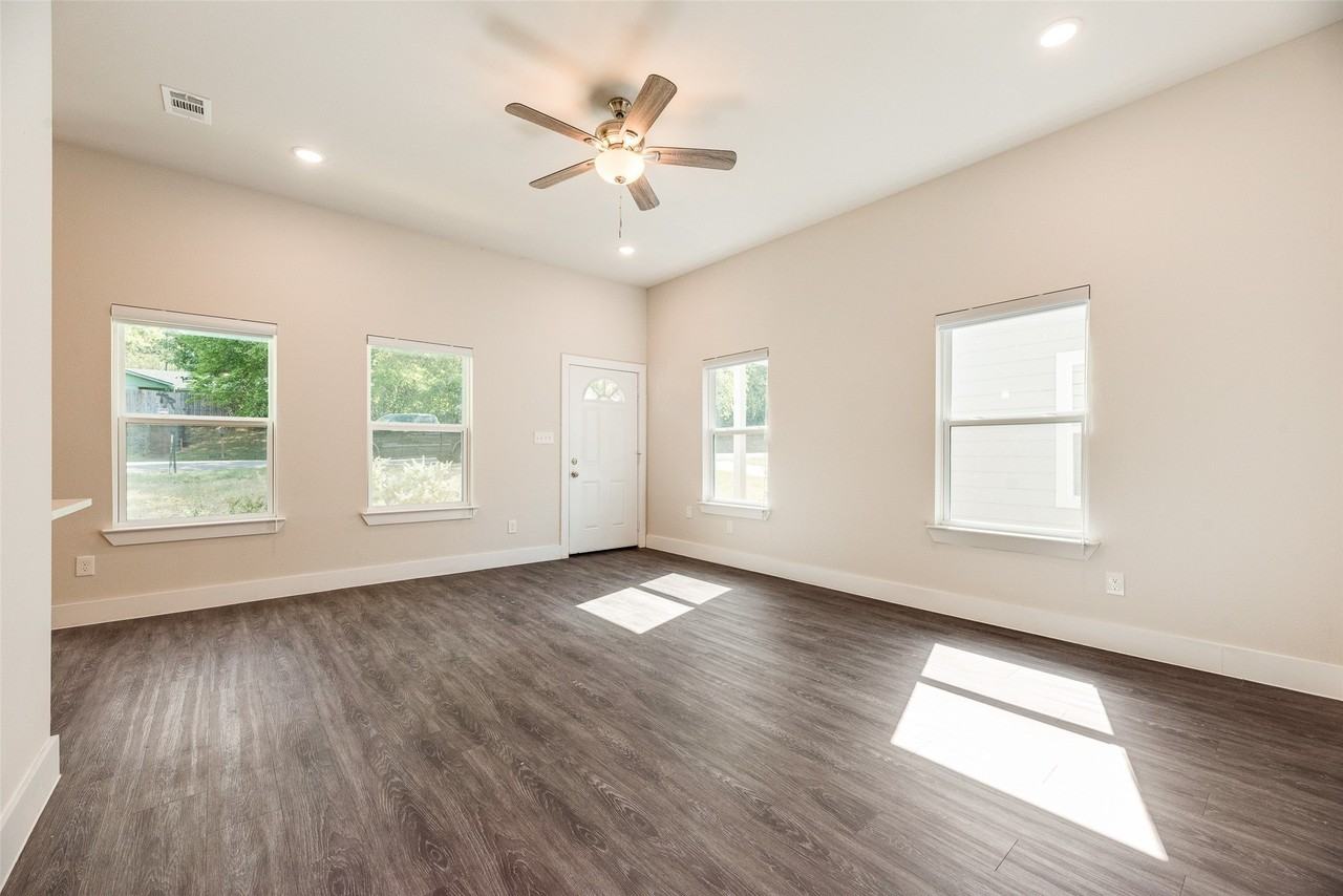 1115 W Johnson St - Photo 3 of 24
