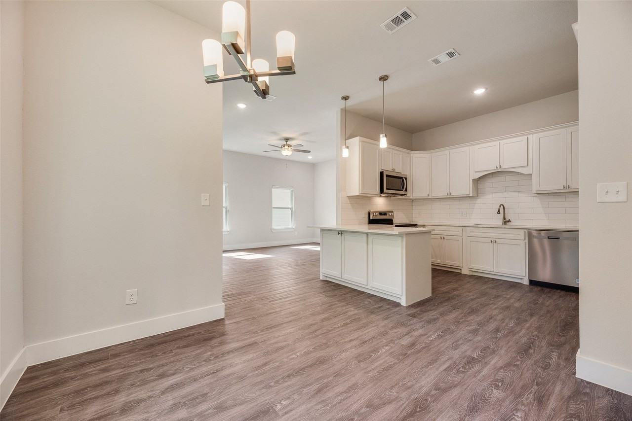 1115 W Johnson St - Photo 4 of 24