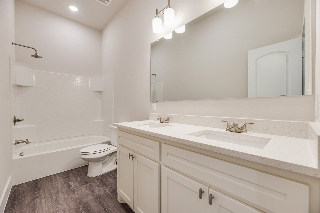 1115 W Johnson St - Photo 5 of 24