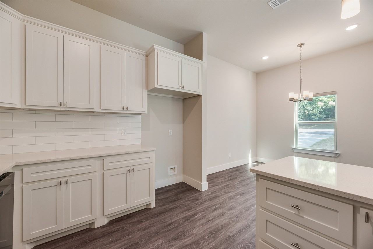 1115 W Johnson St - Photo 7 of 24