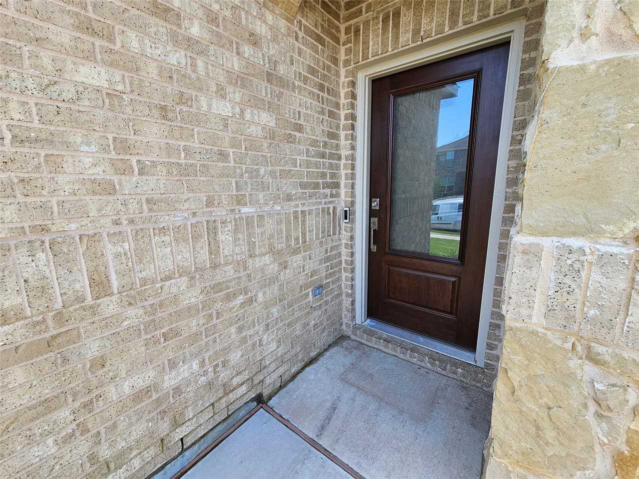 512 Chip St - Photo 3 of 32