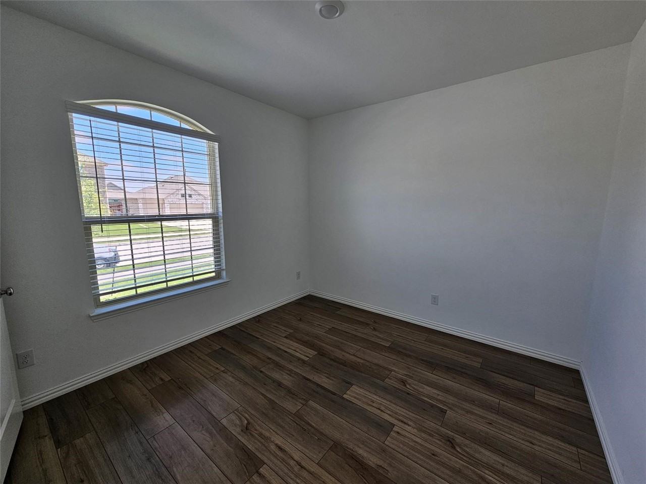 512 Chip St - Photo 7 of 32