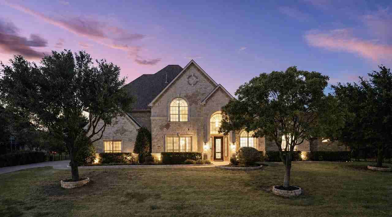 5504 Lake Geneva Ct - Photo 3 of 36